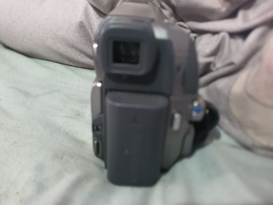 Продам видеокамеру GVC