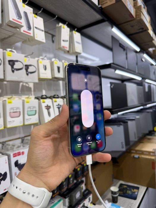 IPhone 15 Pro  / 128 GB