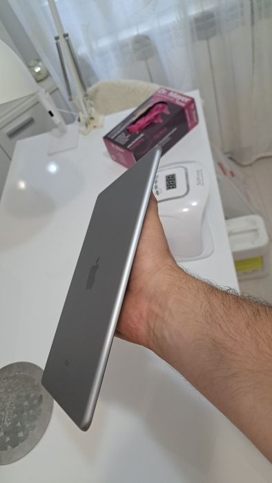 iPad Air 2 – 16GB, Space Gray, în stare foarte bună