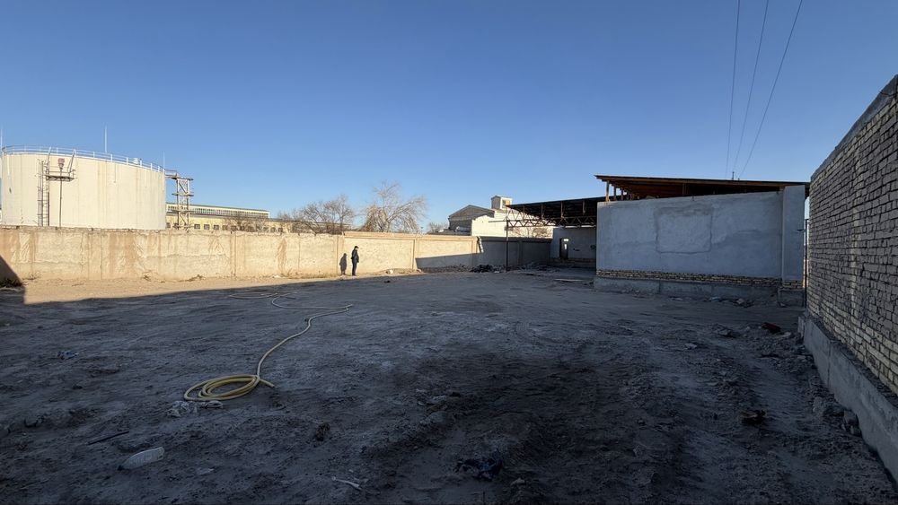 200 - 300 кв2 сотилади!