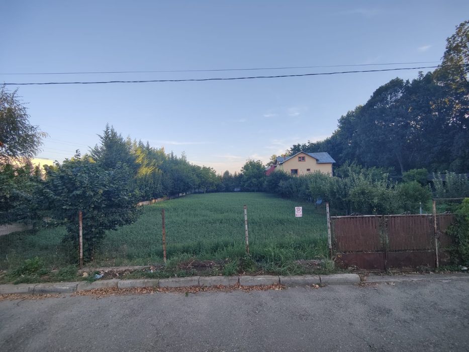 Teren intravilan de vânzare