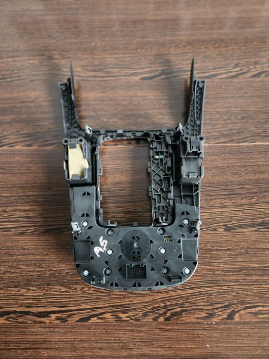 Consola Centrala MMI Volan Stanga Audi A5 8T A4 B8 Completa Cod 8T0919609F Dezmembrez Audi A5 8T 2.7 Tdi Euro 5 Motor CGKA Cutie Automata MMW Bixenon