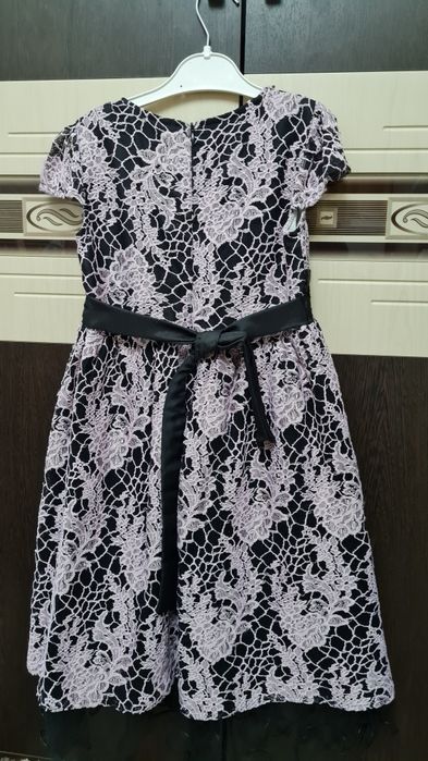 Продам красивое платье на девочку  с ободком