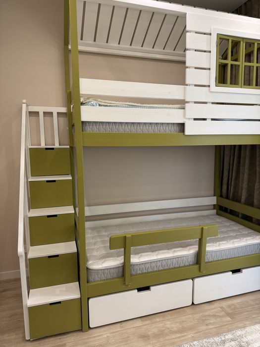 Двухьярусная кровать