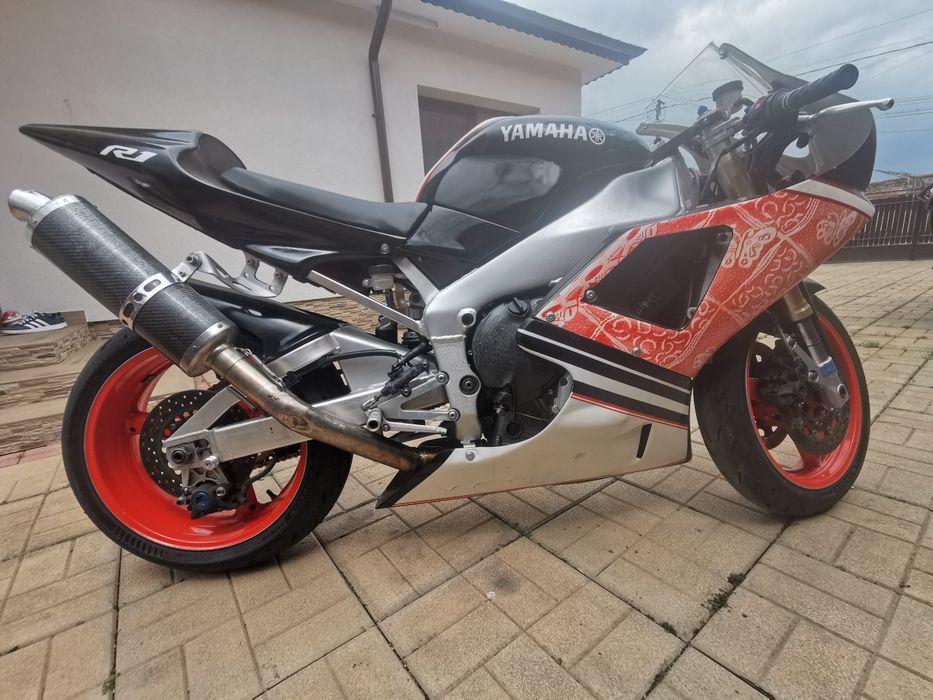 Motocicleta Yamaha R1 Circuit/ Track