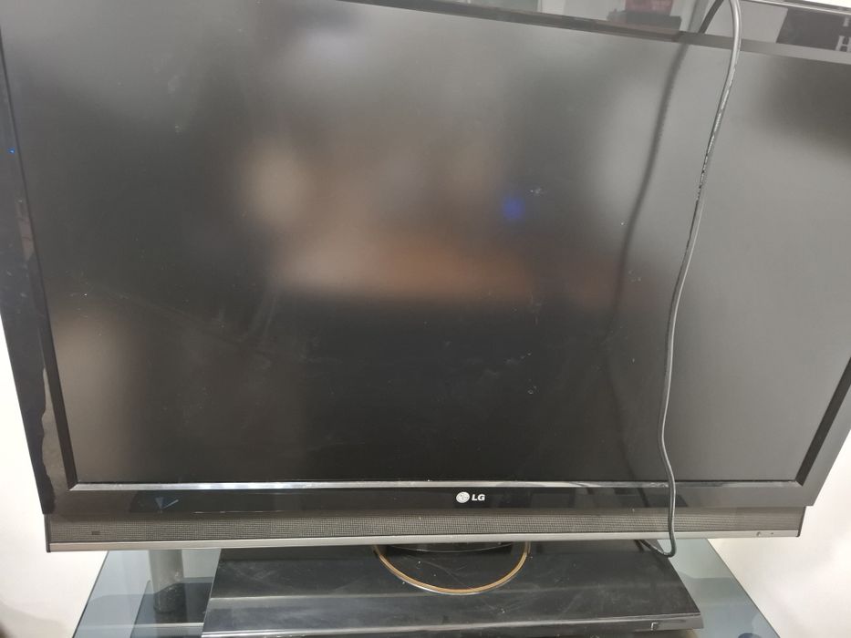 Телевизор с подставкой