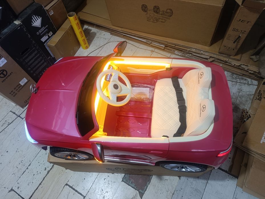 Mashina Mers AMG 506