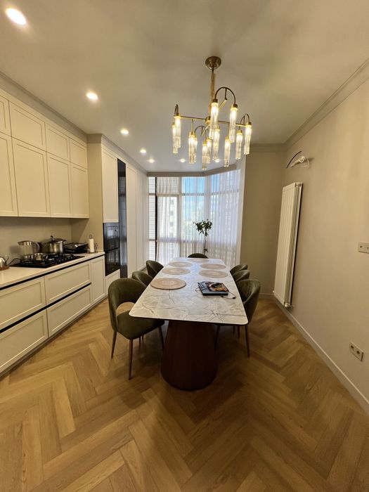 Продам 3 ком кв 130 м2 в жк Орталык