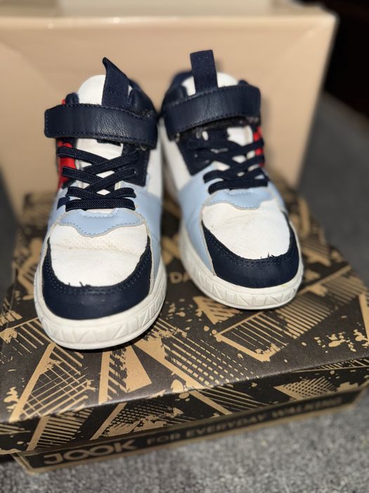 Кроссовки детские