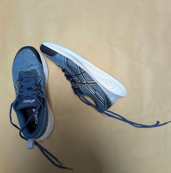 Pantofi Sport Asics-marimea 37-purtati foarte puțin
