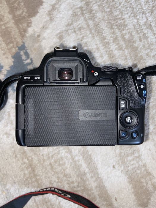 Canon eos 250d. продаю