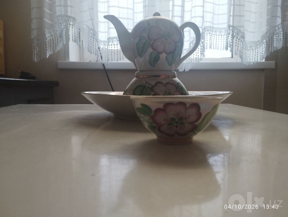 Сервиз сотилади.