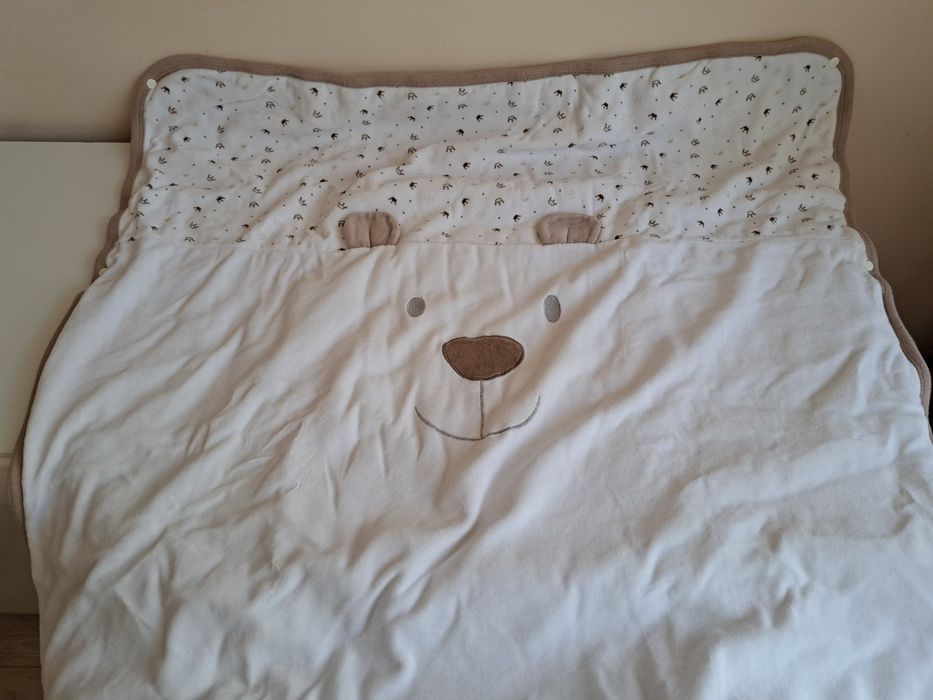 Порт бебета в бяло и синьо