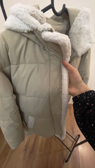 Теплая куртка в отличном состоянии