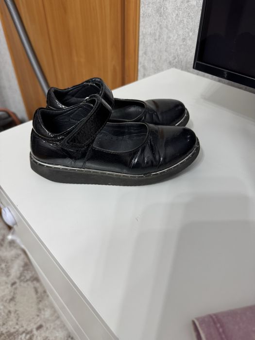 Кожаные туфельки на девочку