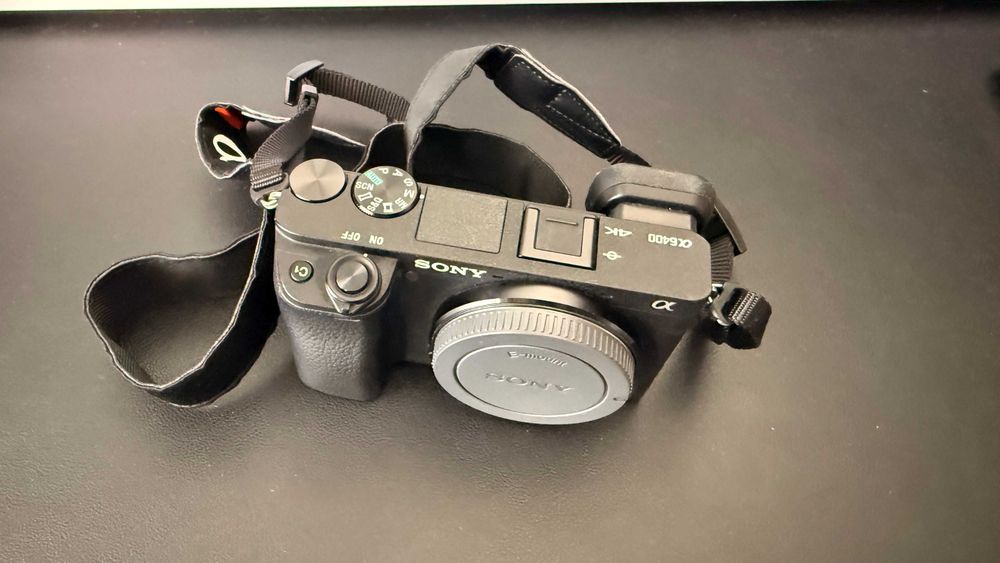Kit Camera Sony a6400 + obiectiv Sony 18-135mm + alte accesorii