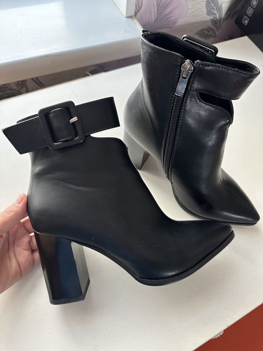 Қара туфли ,ақ туфли