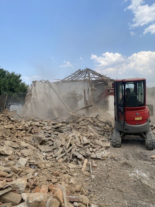 Услуги с тристранен самосвал и мини багер,хамалски услуги