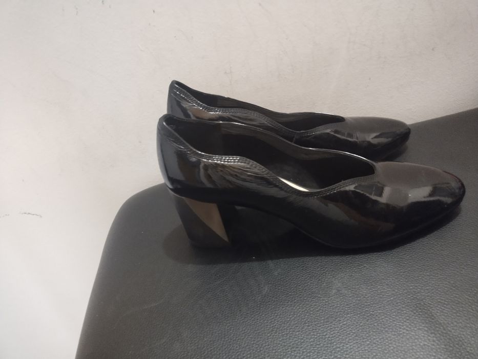 Продам женские туфли