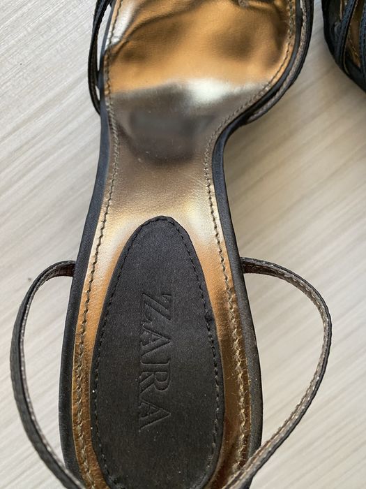 Sandale Zara purtate 1 data fff deosebite din saten si toc auriu din m