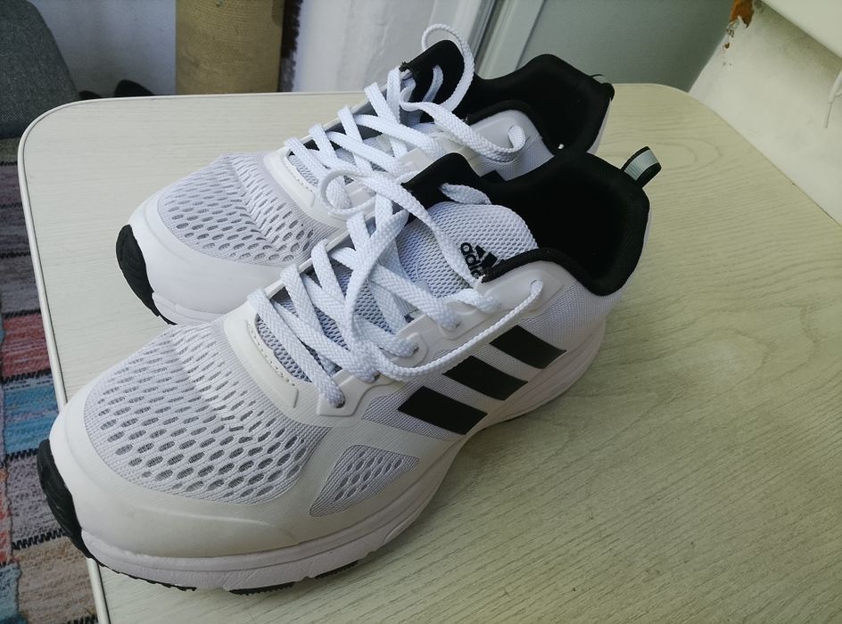 Кросовки Adidas летние.