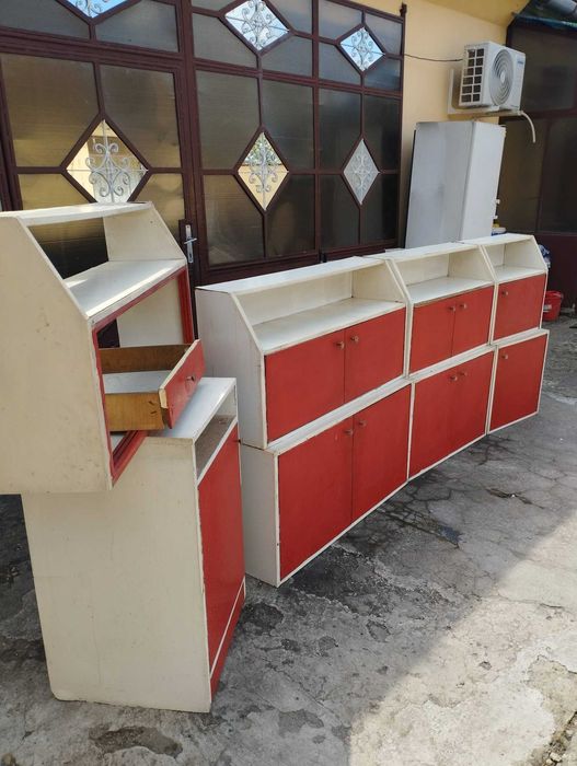 0772226476 Vand corpuri mobila bucatarie , calitate , negociabil .