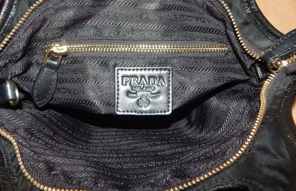 Prada, geanta mica de mana, stare buna