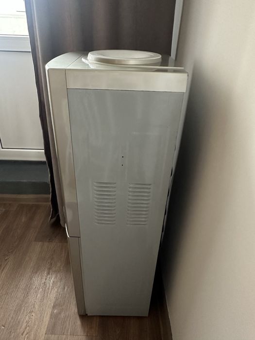 Диспенсер-кулер для воды