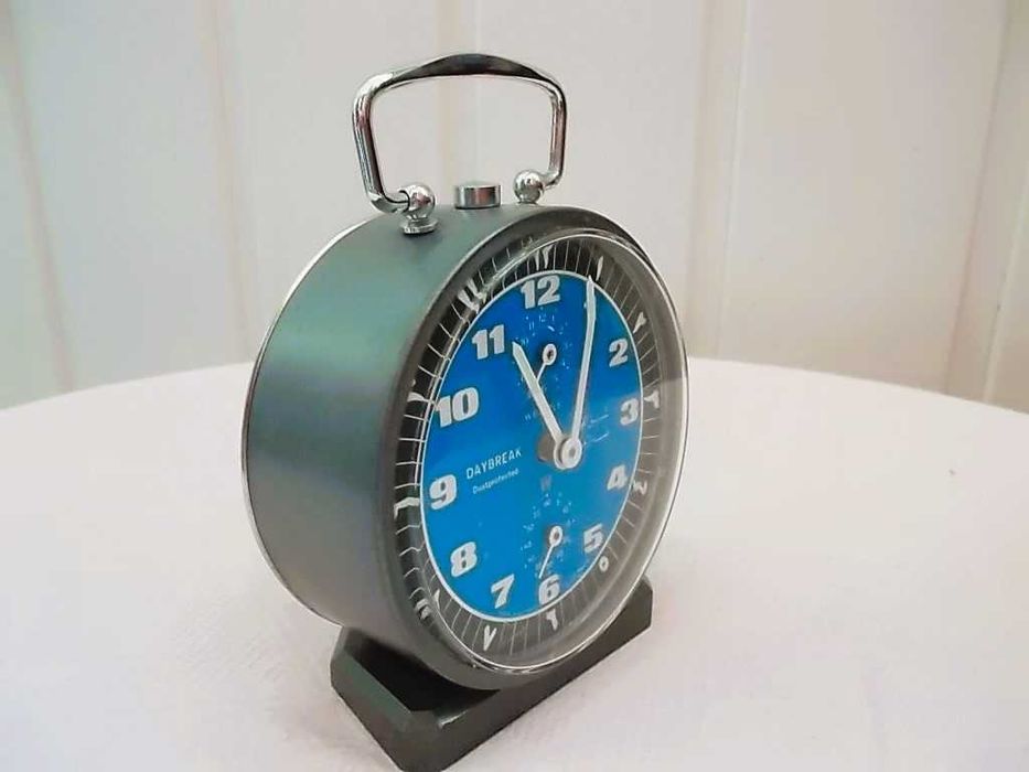 Ceas vechi,mecanism mecanic cu alarma