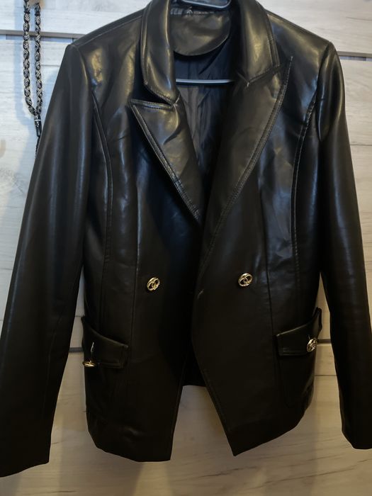 Дамско кожено яке