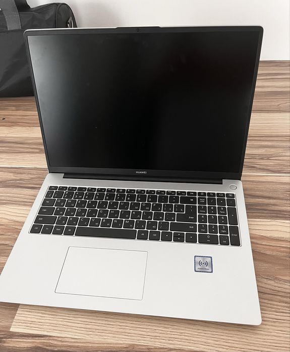 Срочно продаётся Ноутбук Huawei Windows 11 2025