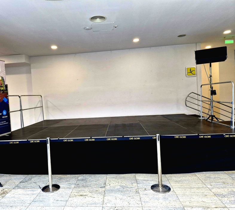 Podium pt scena de închiriat suprafata  20-80 mp