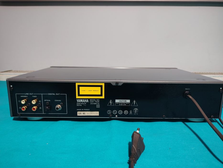 YAMAHA CDX  750E Natural Sound Compact Disc Player