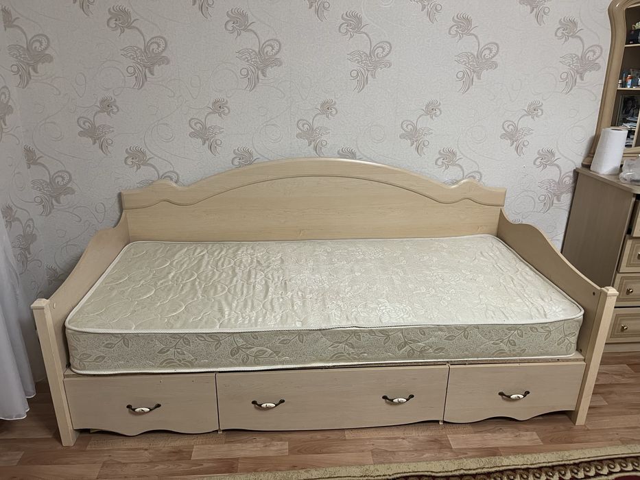 Кровать подростковая