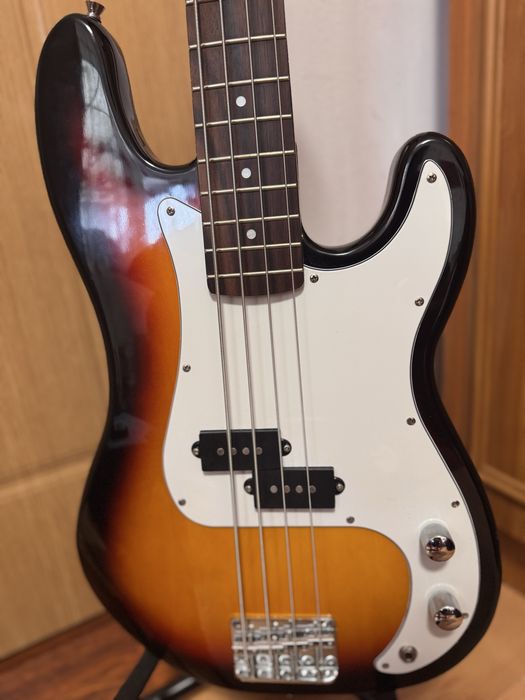 Bass electric + amplificator – set complet, stare foarte bună