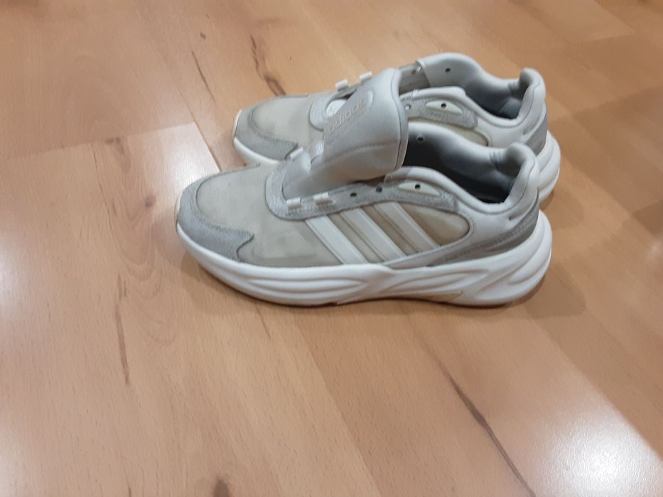 Кроссовки спорт адидас