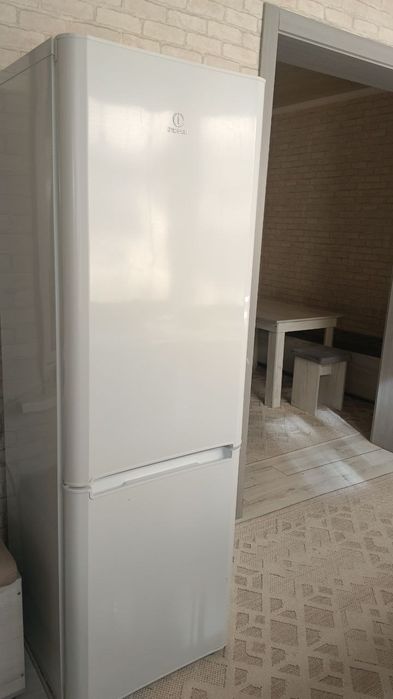 Холодильник indesit. В хорошем состоянии , цена 150$