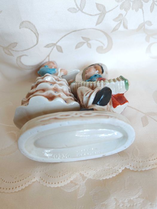 Старинна Немска Порцеланова Фигура HUMEL 1930те г.