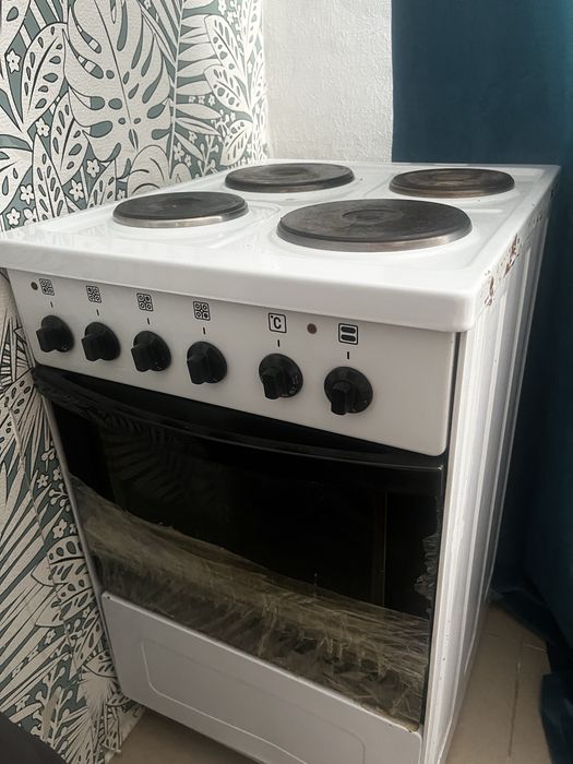 Продам электрическую плиту