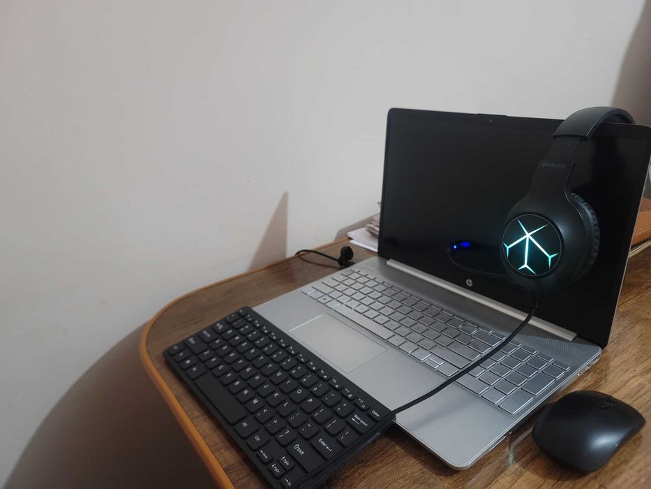 HP Laptop corei5 / Klaviatura, mishka, garnaturasi bilan