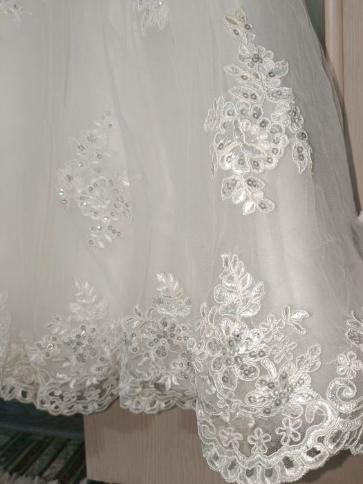 Белое платье бальное