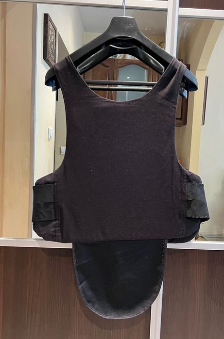 Бронежилетка VestGuard UK, NIJ Level (1) Stab, за скрито носене, против хладно оръжие, произведена във Великобритания