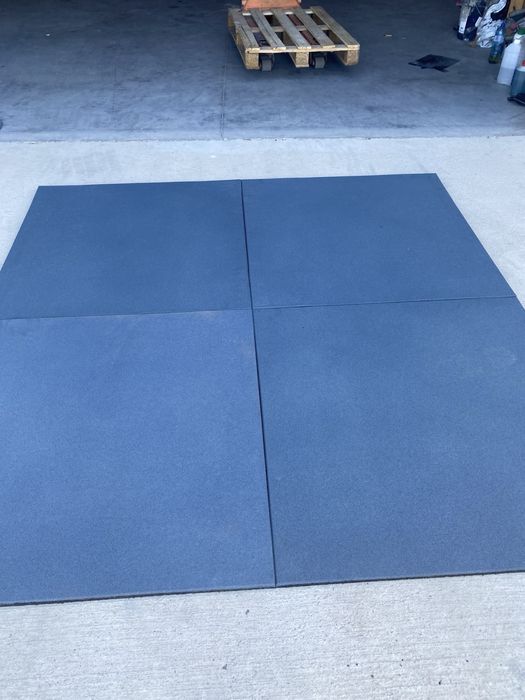 Професионална фитнес настилка с цвят