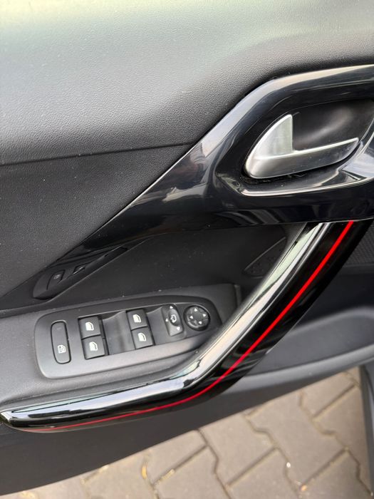 Peugeot 2008 automat 1.2 benzina an 11/2017