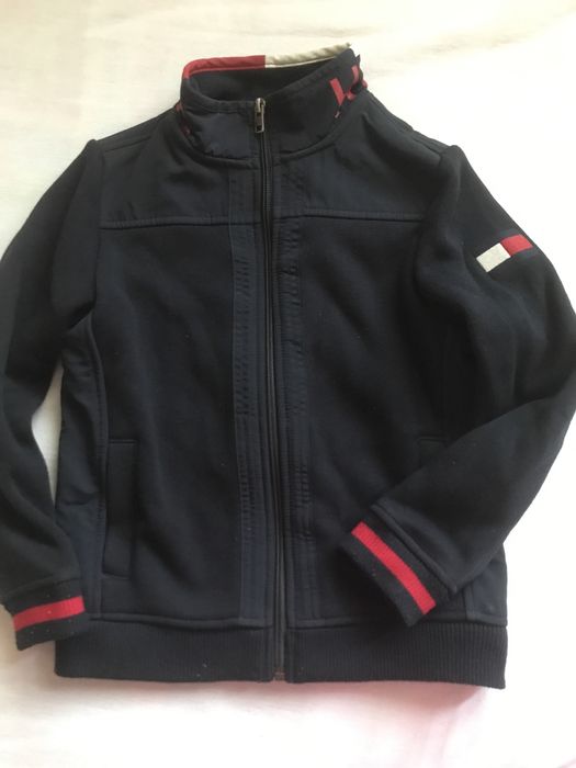 Tommy hilfiger легкая курточка на 6-7 лет