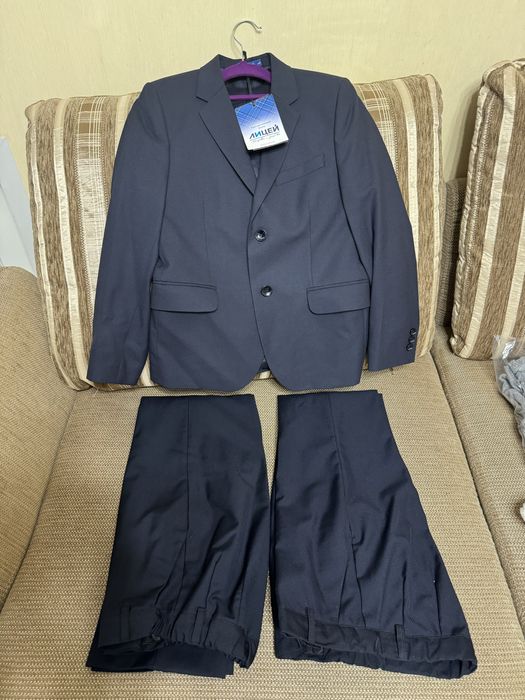 Костюм школьный, новый, рост 140