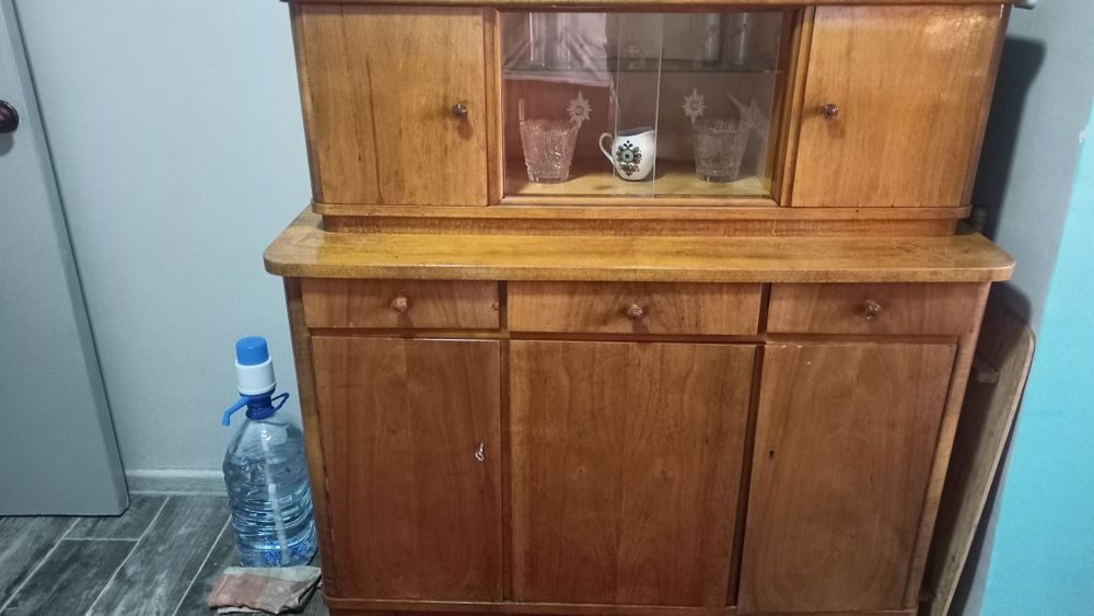 Продается антикварная Сталинская мебель читая дерево в отличном состоя