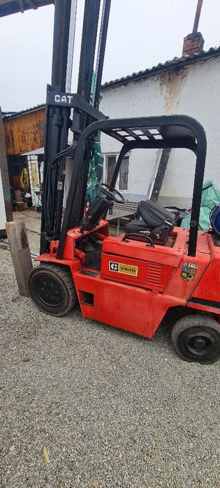 Vand/inchiriez motostivuitoare Caterpillar gpl