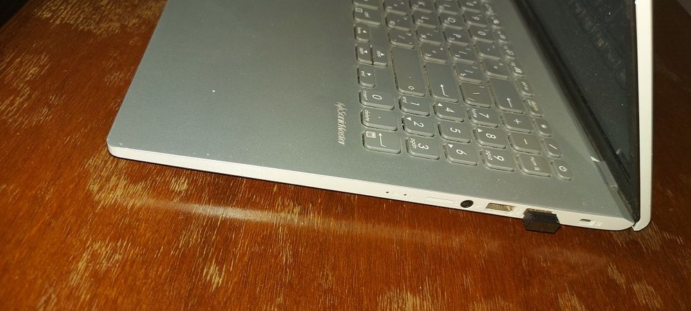 Ноутбук Asus в хорошем состоянии