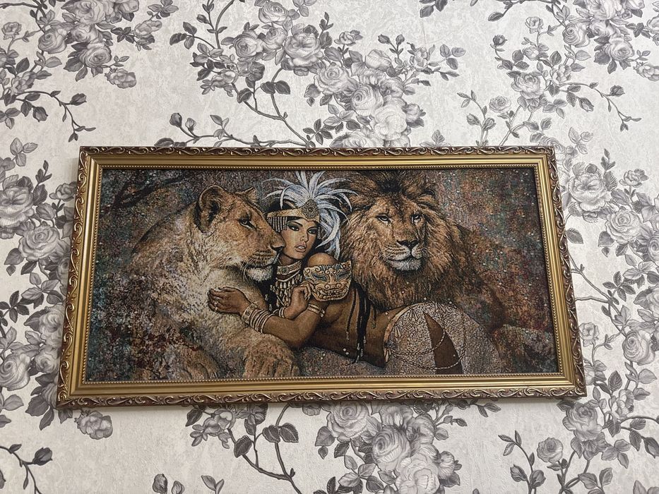 Картина девушки с львами